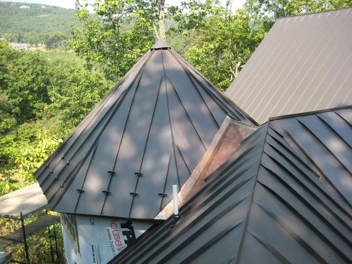 Professional Roof Tarp Installation by Craftsman Roofing in Cartin
